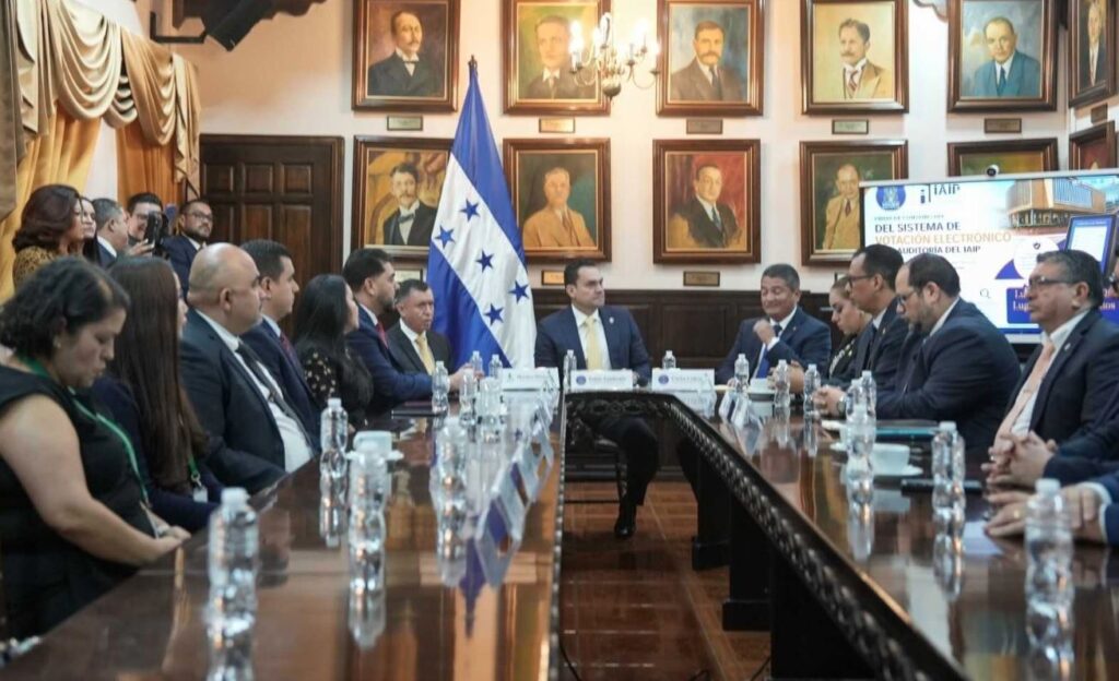 CN y el IAIP firman convenio para auditoría del sistema de votación electrónica cdm 1