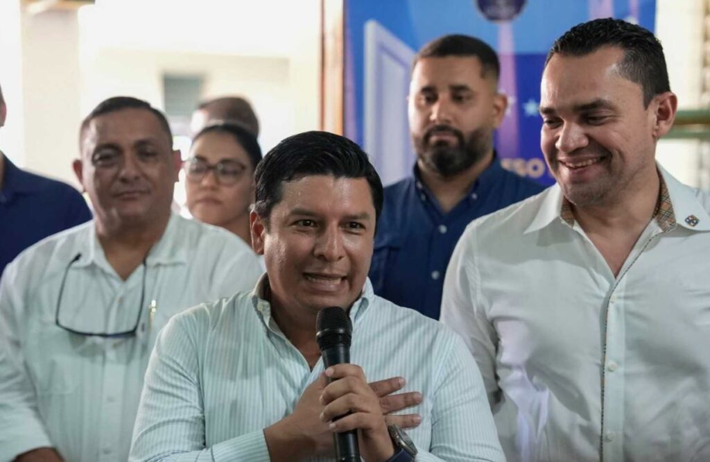 Congreso Nacional dona 200.000 lempiras a hogar de ancianos de Puerto Cortés ol 03