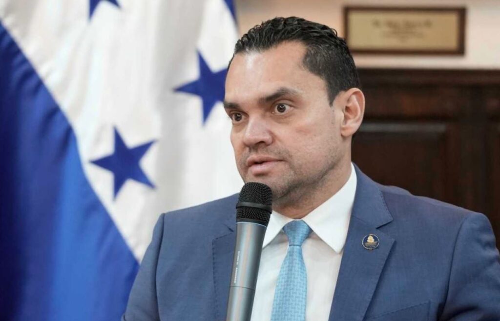 Presidente del CN presenta proyecto para atraer inversiones y generar empleo ol 07